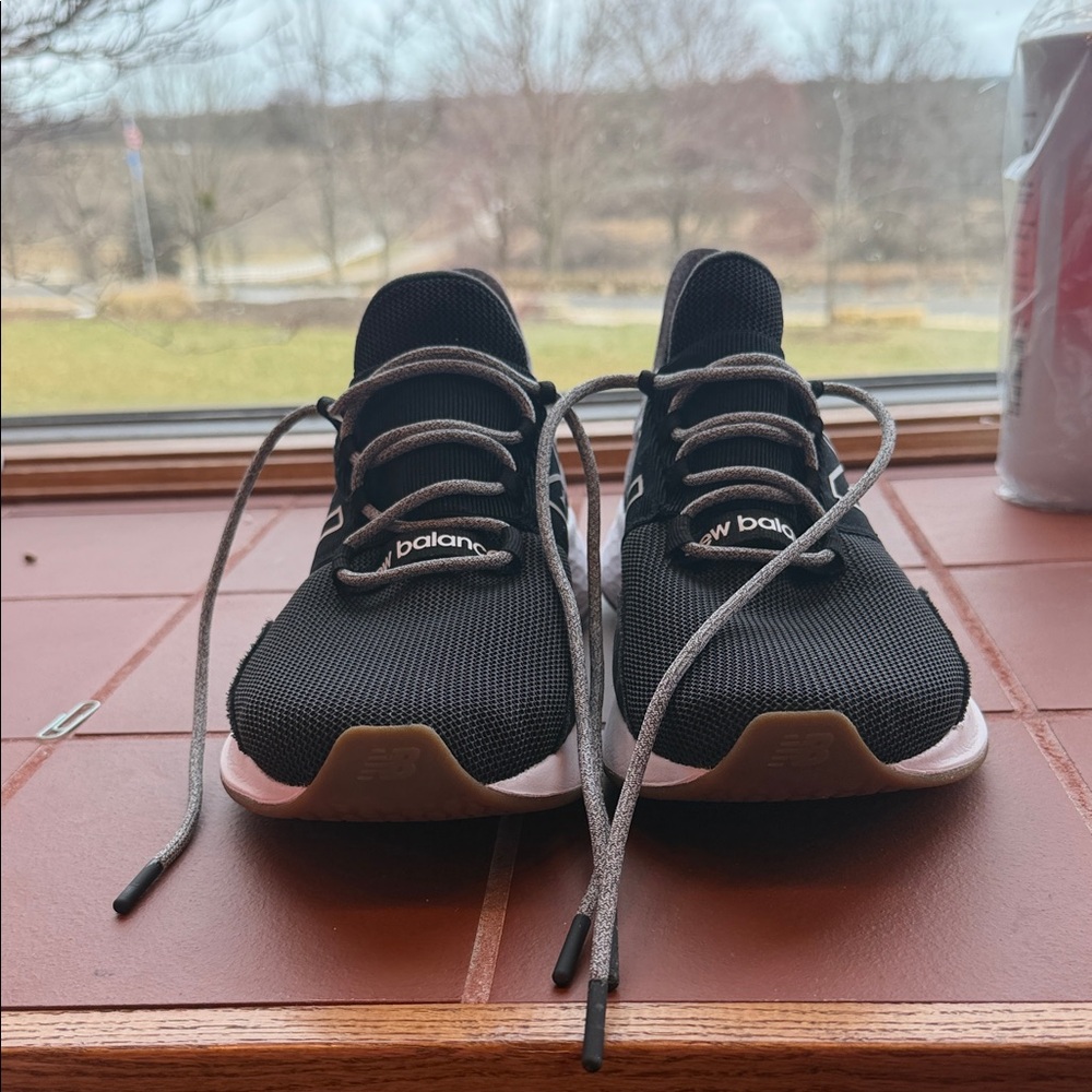 New Balance Men's Black and White Sneakers